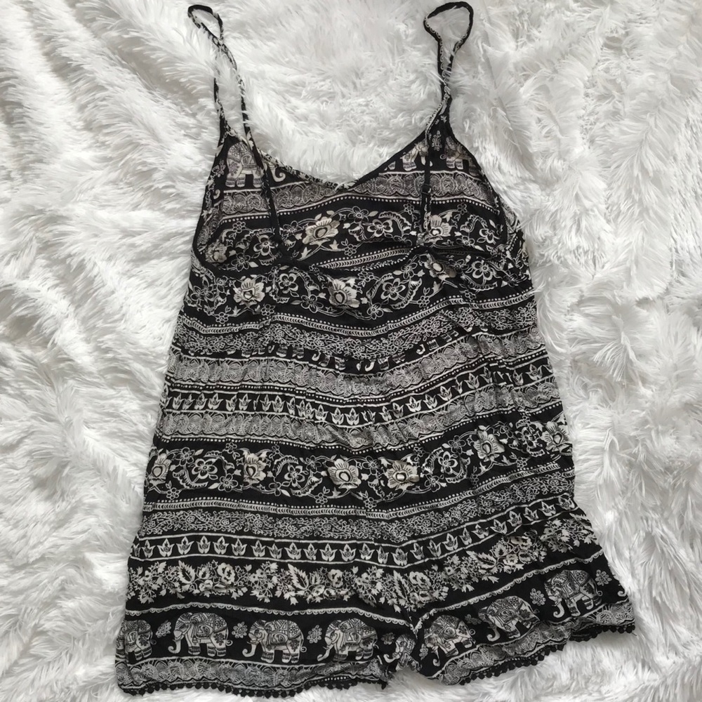 Vintage Pattern Romper With Pockets - image 2